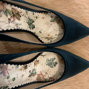 x Nicola Bathie Bonnie Velvet Pumps in emerald green